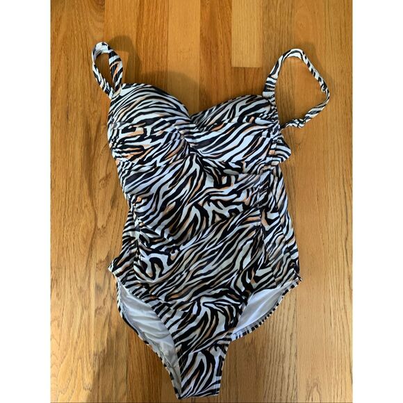 Nip Tuck Joanne Twist Front Swimsuit - Picture 10 of 12
